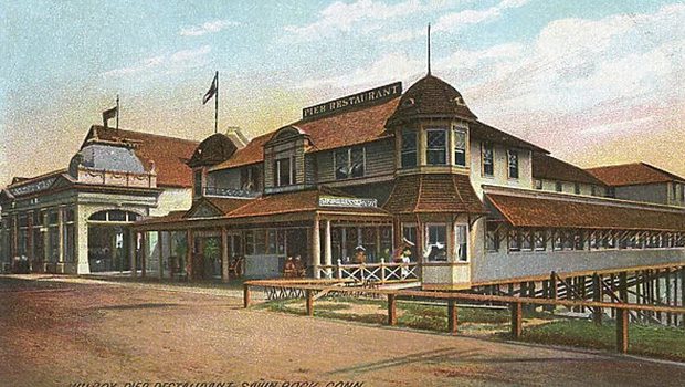 The History of automatic doors. Wilcox's Pier Restaurant in West Haven