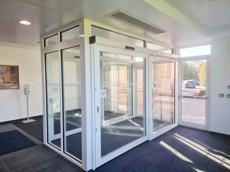 automatic sliding door at bank of america