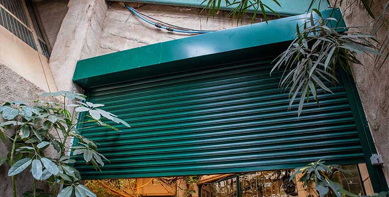 roller shutter securing entrance