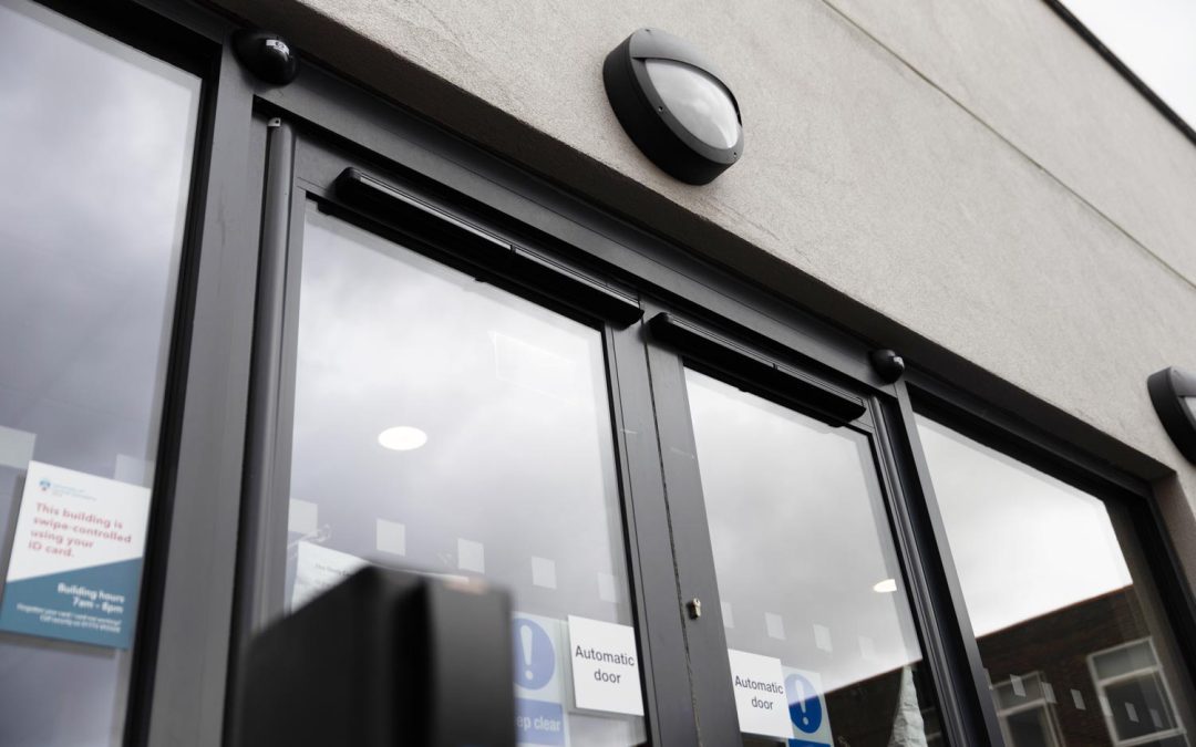 How to Choose Automatic Doors for UK Premises